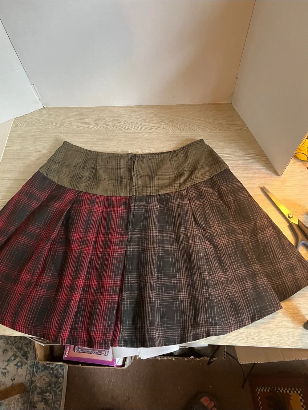 Two-Tone Plaid Pleated Mini Skirt - Red and Black
